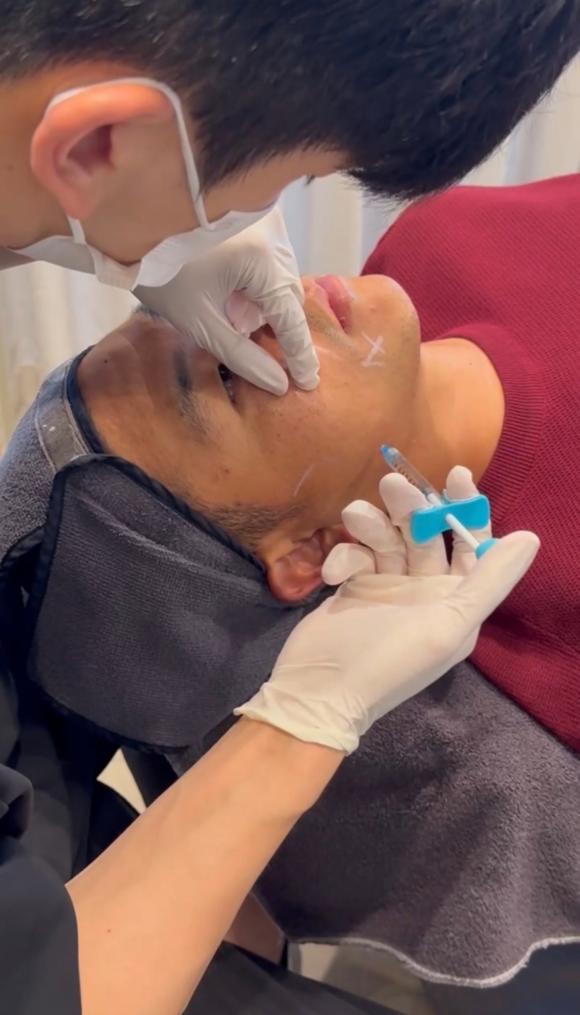 Eddie receiving Skinvive injections